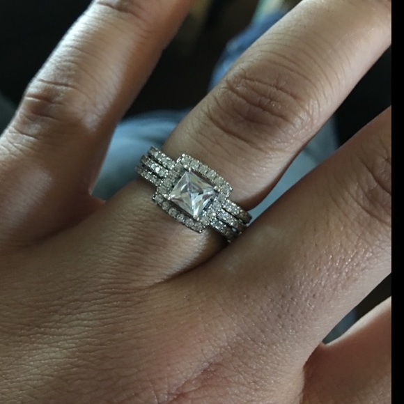 HALO CUSHION WEDDING SET SIZE 9 - Picture 6 of 9